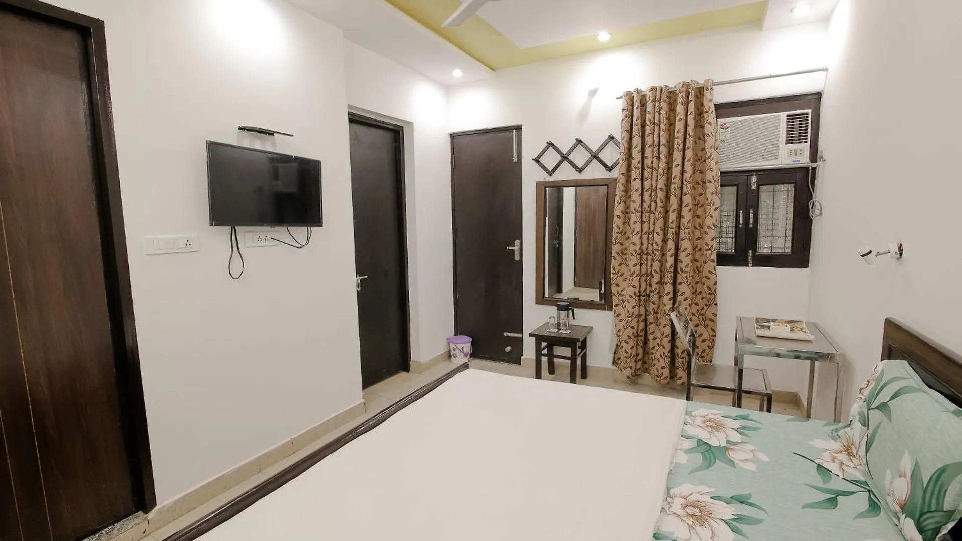 Luxury Taj Homestay, Stay 1Km Walking Distance From Taj Mahal East Gate Agra
