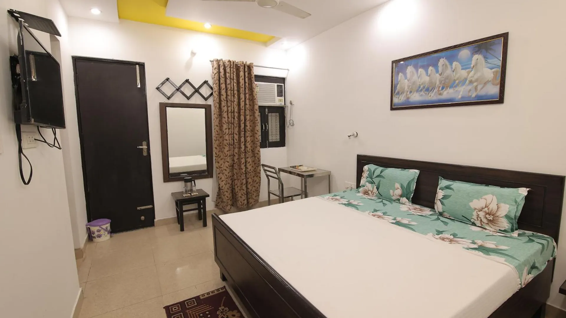 Luxury Taj Homestay, Stay 1Km Walking Distance From Taj Mahal East Gate Agra