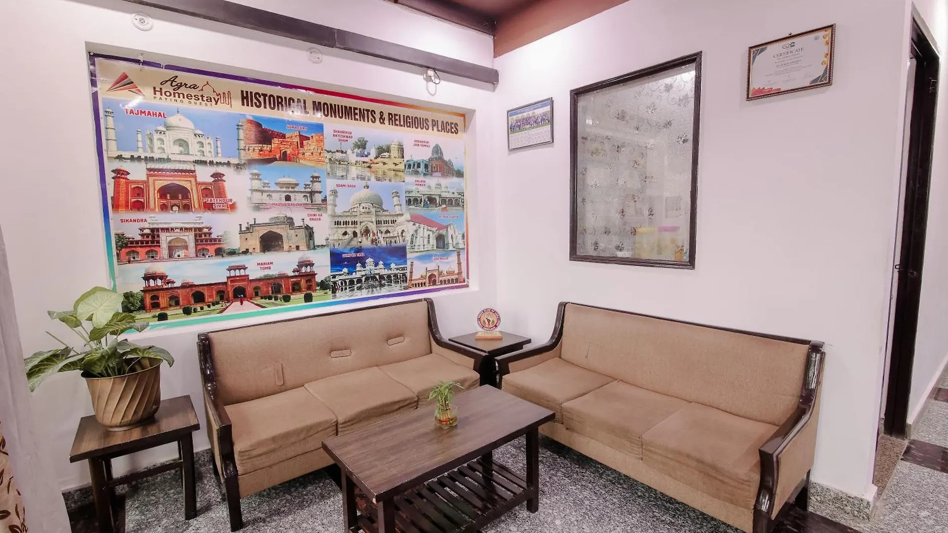 Luxury Taj Homestay, Stay 1Km Walking Distance From Taj Mahal East Gate Agra  Alojamento de Acomodação e Pequeno-almoço Agra (Uttar Pradesh)