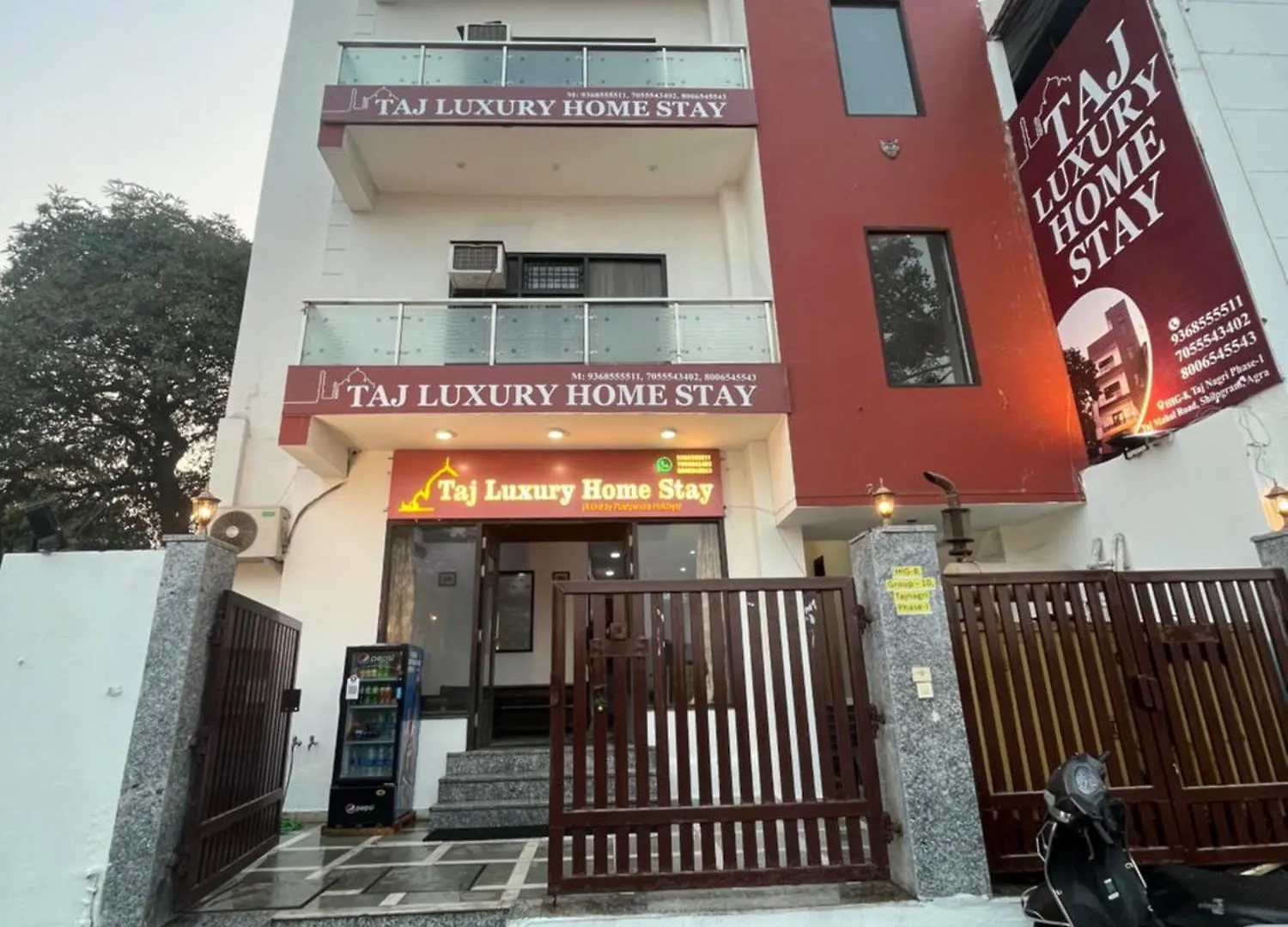 Luxury Taj Homestay, Stay 1Km Walking Distance From Taj Mahal East Gate Agra
